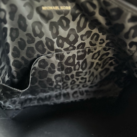 Michael Kors - Penny Coated Twill Convertible Tote - Picture 5 of 14